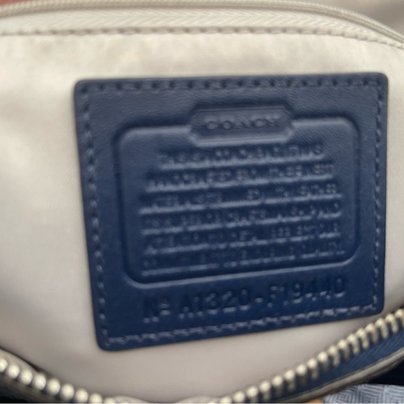 COACH NYLON BAG IN NAVY - Picture 9 of 16